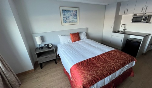 Studio, 1 Queen Bed, Non Smoking, Kitchenette