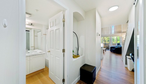 Design Loft, 1 Queen Bed with Sofa bed, Kitchen, Courtyard View