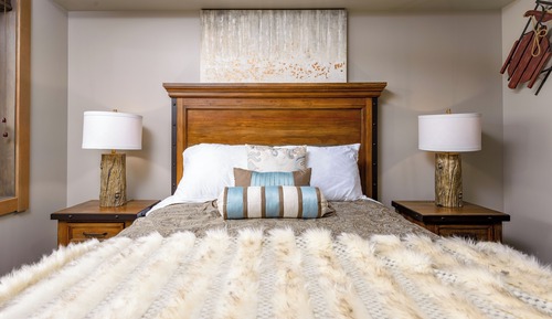 Stonegate Resort Unit B206 | 1 BR + DEN