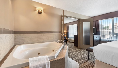 Suite, 1 King Bed, Non Smoking, Jetted Tub