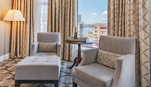 Deluxe Corner Room