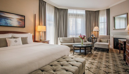 Signature Corner Room