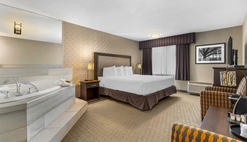 Standard Room, 1 King Bed, Non Smoking, Hot Tub (Larger Room)