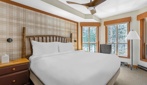 2 Bedroom 1 King 2 Twins Suite with Sofabed