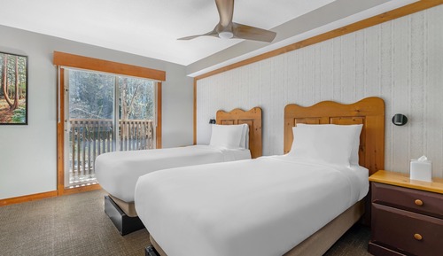 2 Bedroom 1 King 2 Twins Premier Suite