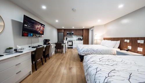 Deluxe Queen Suite