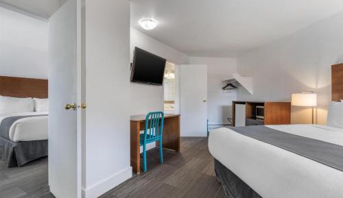 King Room with One King Bed and One Queen Bed - Non-Smoking