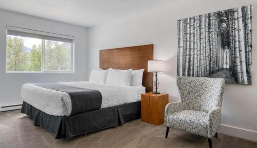 King Bed Room with Mountain View