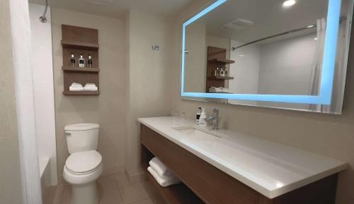 Coast Superior Room, One King Bed