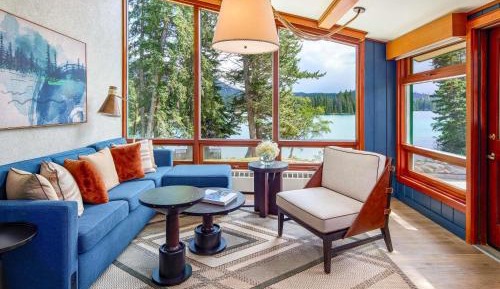 Junior King Suite with Lake View
