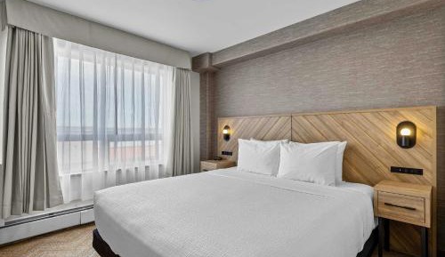 Family Suite, 1 King Bed, 2 Single Beds, Kitchenette