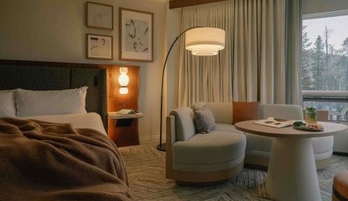 Wellness Studio King Suite with Peak View and Private Terrace