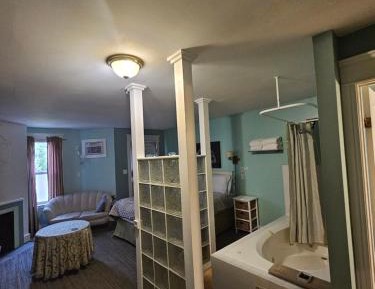 Queen Room with Spa Bath