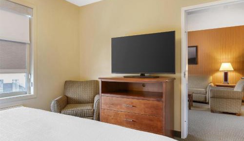 Executive One-Bedroom King Suite with Sofa Bed - Non-Smoking