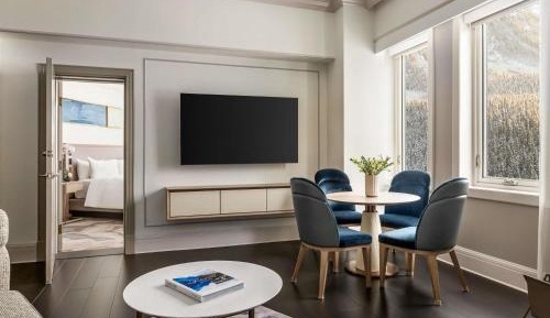 One-Bedroom Suite with Lake View