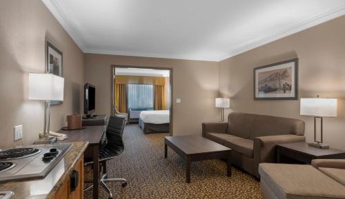 King Suite with Fireplace - Non-Smoking