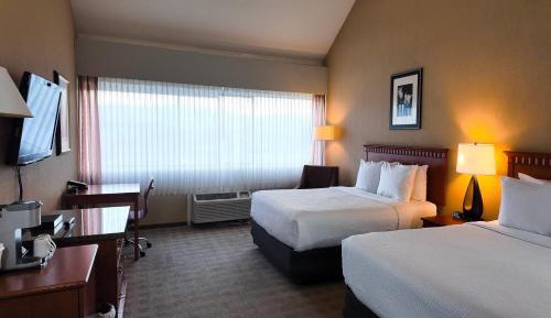 Business Queen Room with Two Queen Beds - Non-Smoking