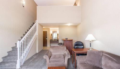 Loft Queen Suite - Non-Smoking