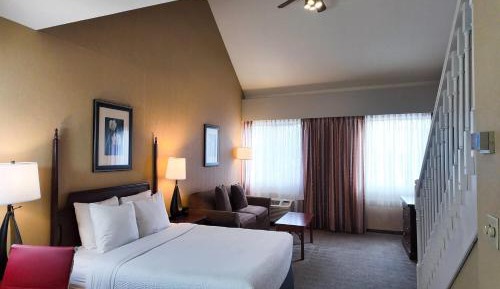 Loft Queen Suite with Two Queen Beds - Non-Smoking