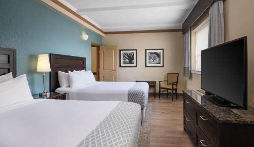 Queen Suite with Two Queen Beds