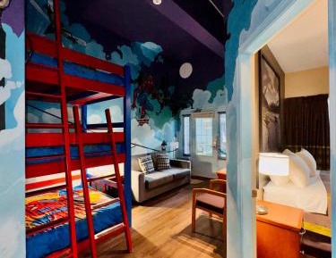 Efficiency Queen Suite with Three Bunk Beds - Pool Side