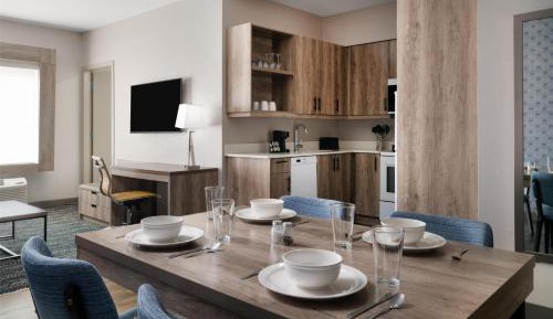 Family Suite with Two Queen Beds and Sofa Bed - Non-Smoking