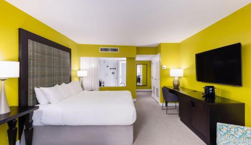 Deluxe King Room