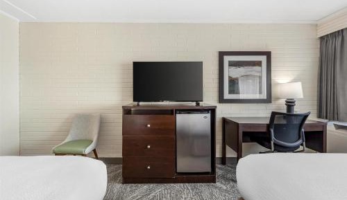 Queen Room with Two Queen Beds - Non-Smoking/Pet Friendly