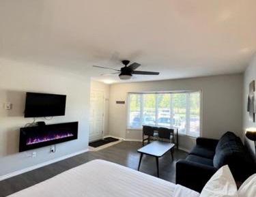 Apartment with Mountain View