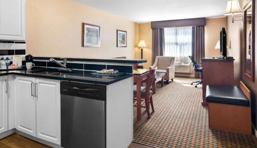 Queen Suite with Queen Beds - Non-Smoking