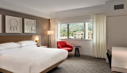 Larger Guest room, 1 King, City view, Top floor