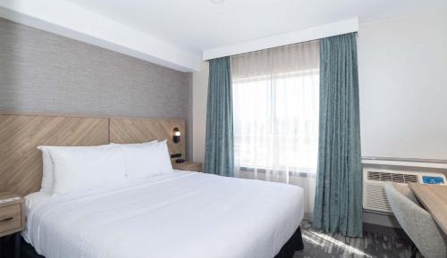 Standard Suite, 1 King Bed, Sofa Bed, Wet Bar
