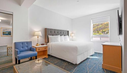 King Suite with Sofa Bed, Kitchen and Dinning Room - Non-Smoking