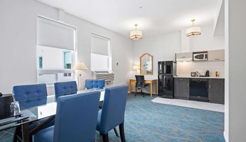 King Suite with Two King Beds, Kitchen and Dinning Room - Non-Smoking