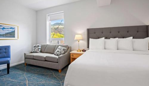 King Suite with Sofa Bed, Kitchen and Living Room - Non-Smoking