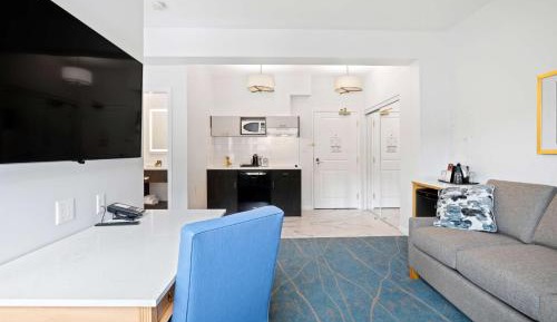 King Suite with Sofa Bed and Kitchen - Non-Smoking