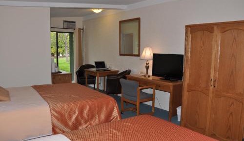 Queen Room with Two Queen Beds with Garden View