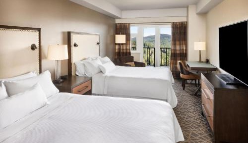 Deluxe Room with Balcony and Golf View