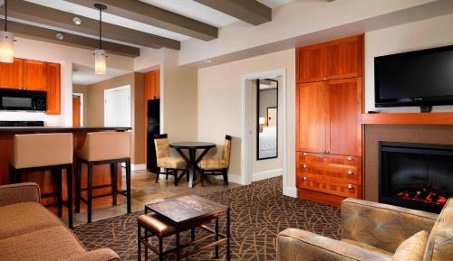 One-Bedroom Suite with Balcony and Resort View