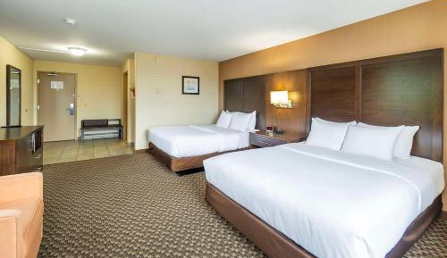 Queen Room with Two Queen Beds - Non-Smoking