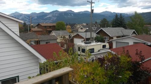 Apartment with Mountain View
