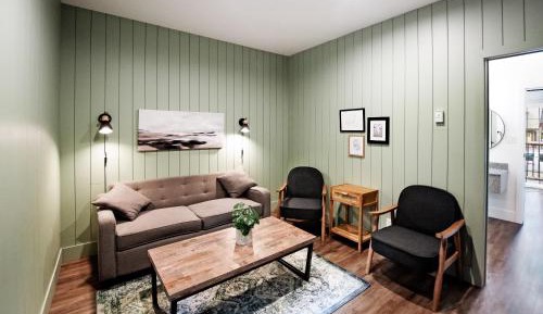 Deluxe King Suite