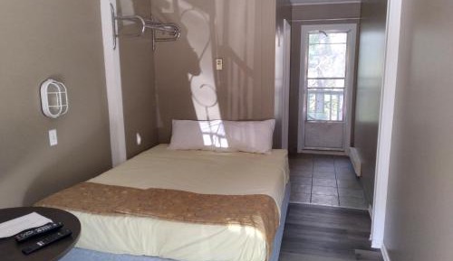 Small Double Room - Pet-Friendly