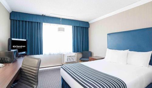Standard Room, 1 Queen Bed
