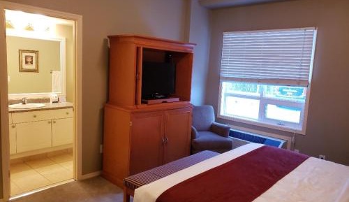 Two-Bedroom Suite with One King Bed and One Queen Bed- Non-Smoking