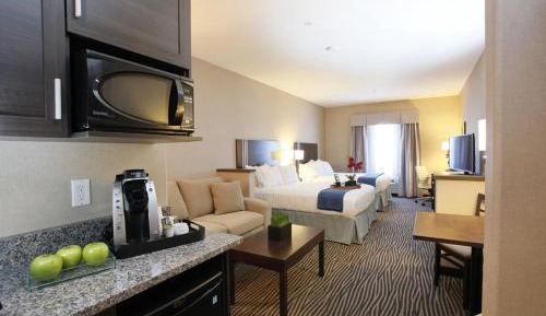 Queen Suite with Two Queen Beds