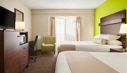 Queen Room with Two Queen Beds - Smoking