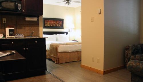 Queen Room with Kitchenette