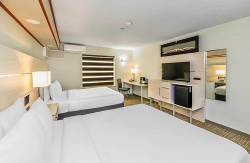 Terrace Hotel | Quality Inn Sunshine Suites