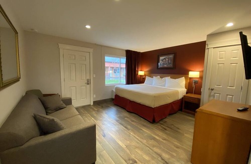 Osoyoos Hotel | Sahara Courtyard Inn